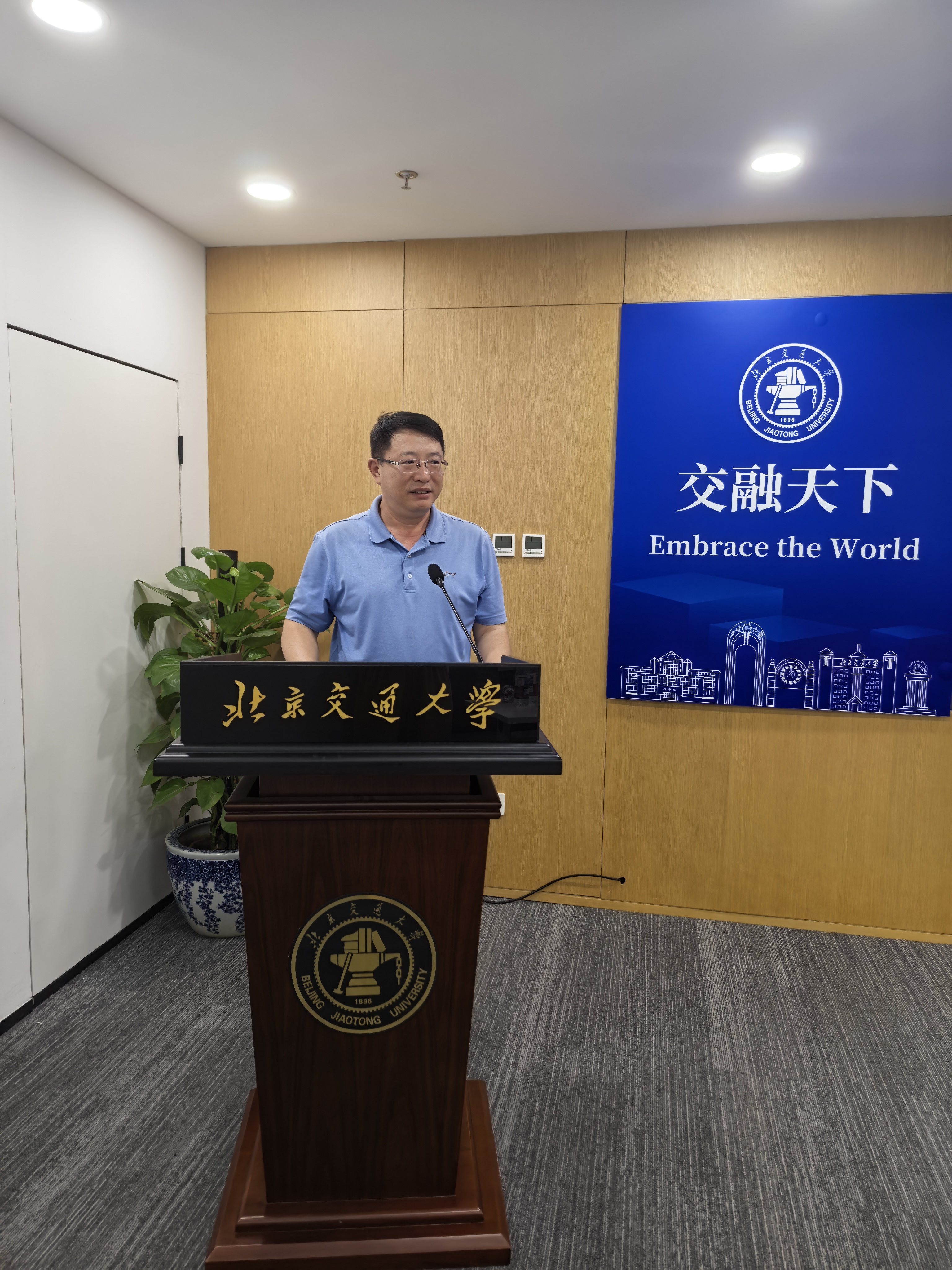 白老师1.jpg